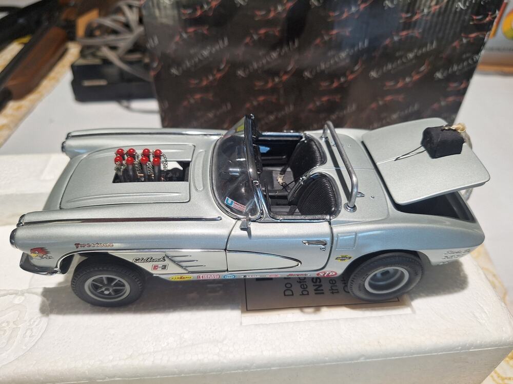 Danbury Mint 1961 Chevrolet Corvette Gasser 1:24 Silver Box 1335M